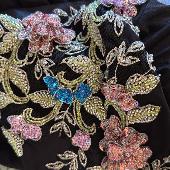 MAC DUGGAL
Black One Shoulder Long Sleeve Floral Embellished Gown - Picture 15 of 16